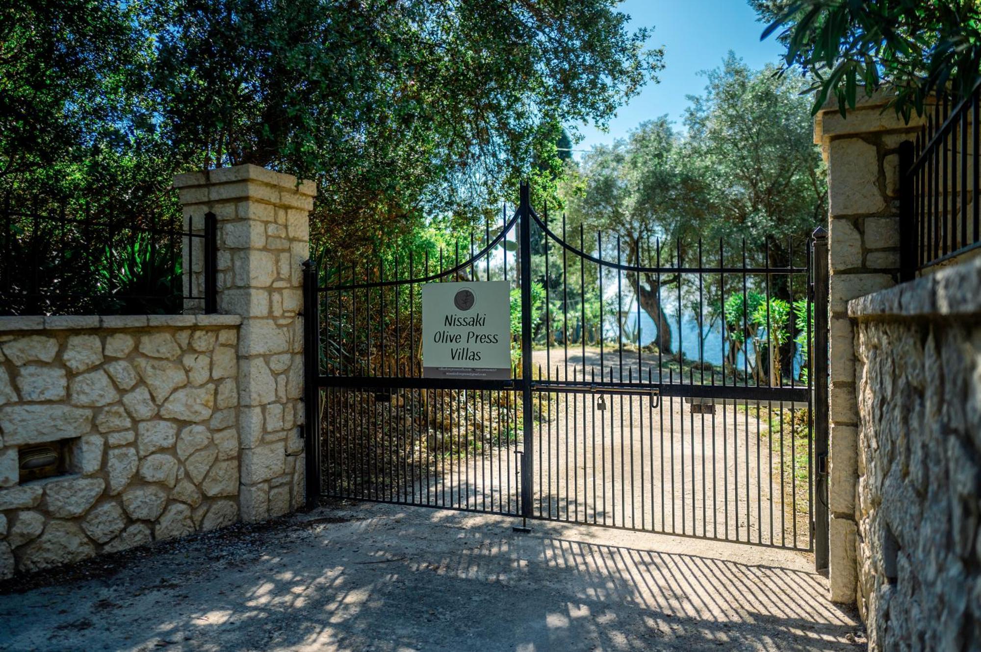 Nissaki Olive Press Villas Niszáki Kültér fotó