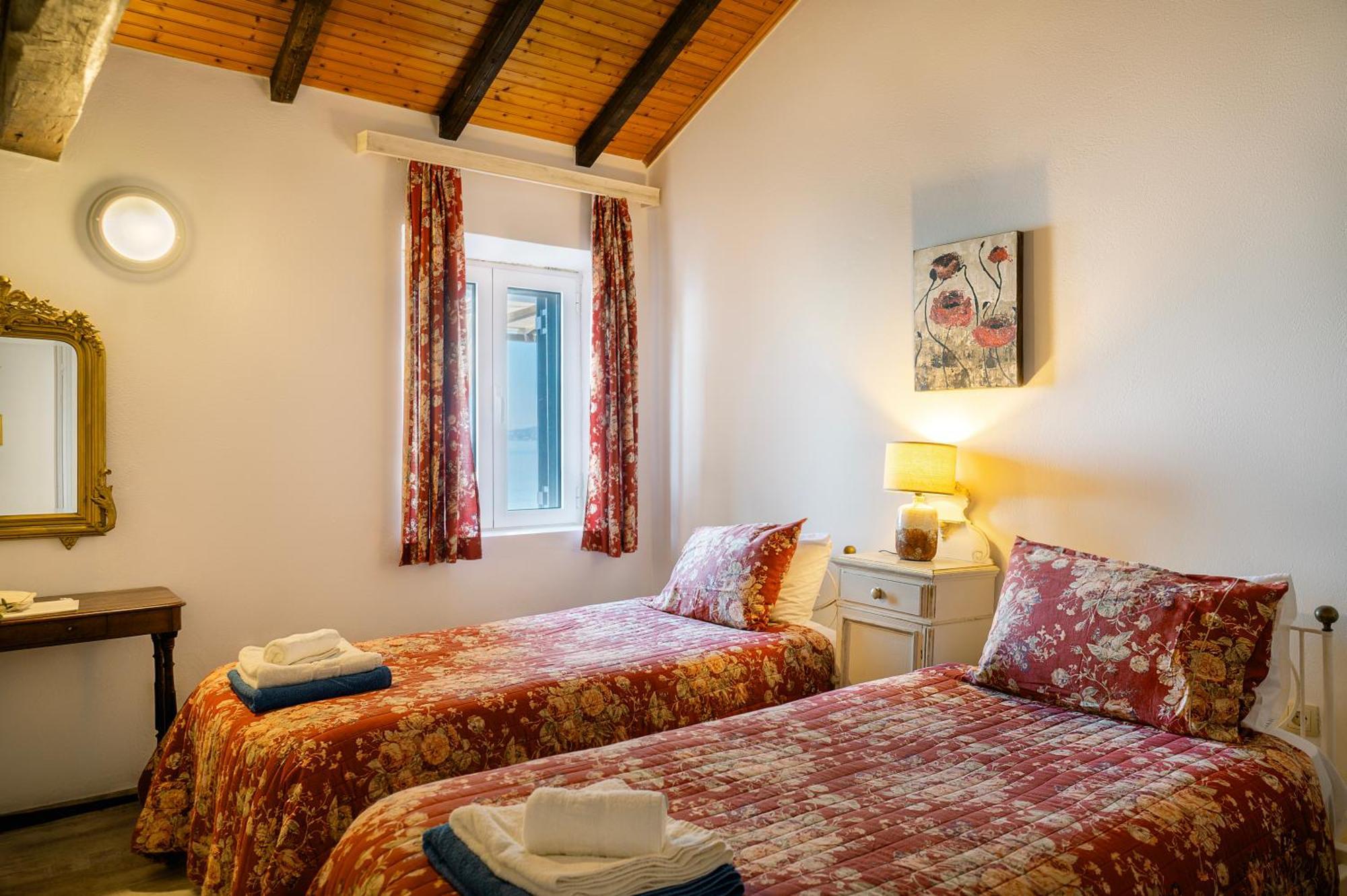 Nissaki Olive Press Villas Niszáki Kültér fotó
